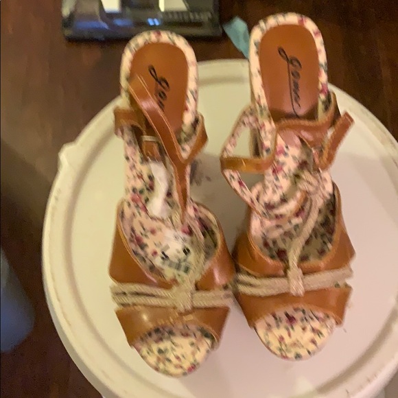 Shoes - Picture 5 of 12